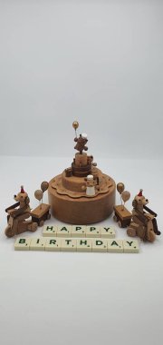 Ahşaptan yapılmış küçük ahşap modellerin yaratıcı çekimlerini kapat, diğer adıyla Simgeler.