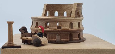 Ahşaptan yapılmış küçük ahşap modellerin yaratıcı çekimlerini kapat, diğer adıyla Simgeler.