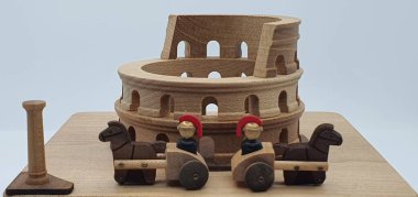 Ahşaptan yapılmış küçük ahşap modellerin yaratıcı çekimlerini kapat, diğer adıyla Simgeler.