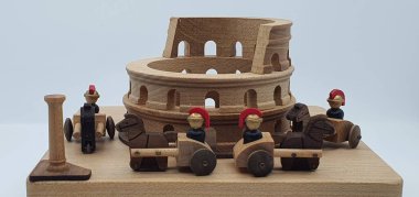 Ahşaptan yapılmış küçük ahşap modellerin yaratıcı çekimlerini kapat, diğer adıyla Simgeler.