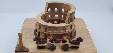 Ahşaptan yapılmış küçük ahşap modellerin yaratıcı çekimlerini kapat, diğer adıyla Simgeler.