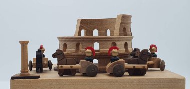 Ahşaptan yapılmış küçük ahşap modellerin yaratıcı çekimlerini kapat, diğer adıyla Simgeler.