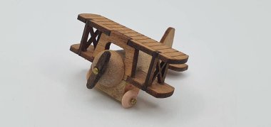 Ahşaptan yapılmış küçük ahşap modellerin yaratıcı çekimlerini kapat, diğer adıyla Simgeler.