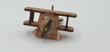 Ahşaptan yapılmış küçük ahşap modellerin yaratıcı çekimlerini kapat, diğer adıyla Simgeler.