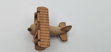 Ahşaptan yapılmış küçük ahşap modellerin yaratıcı çekimlerini kapat, diğer adıyla Simgeler.