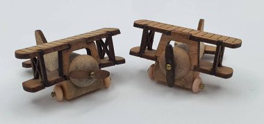 Ahşaptan yapılmış küçük ahşap modellerin yaratıcı çekimlerini kapat, diğer adıyla Simgeler.