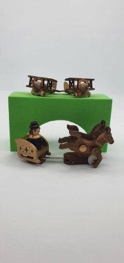 Ahşaptan yapılmış küçük ahşap modellerin yaratıcı çekimlerini kapat, diğer adıyla Simgeler.