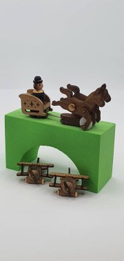 Ahşaptan yapılmış küçük ahşap modellerin yaratıcı çekimlerini kapat, diğer adıyla Simgeler.