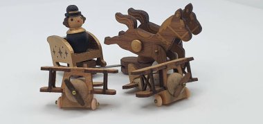 Ahşaptan yapılmış küçük ahşap modellerin yaratıcı çekimlerini kapat, diğer adıyla Simgeler.