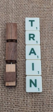 Ahşaptan yapılmış küçük ahşap modellerin yaratıcı çekimlerini kapat, diğer adıyla Simgeler.