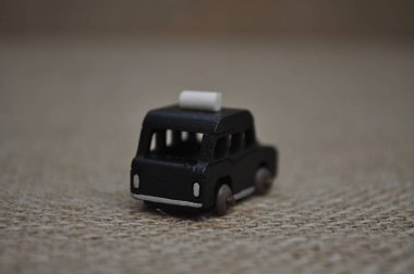 Ahşaptan yapılmış küçük ahşap modellerin yaratıcı çekimlerini kapat, diğer adıyla Simgeler.