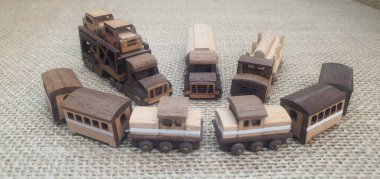 Ahşaptan yapılmış küçük ahşap modellerin yaratıcı çekimlerini kapat, diğer adıyla Simgeler.