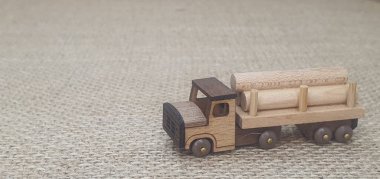 Ahşaptan yapılmış küçük ahşap modellerin yaratıcı çekimlerini kapat, diğer adıyla Simgeler.