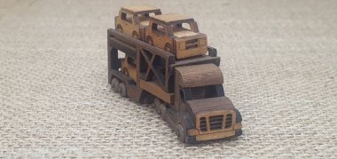 Ahşaptan yapılmış küçük ahşap modellerin yaratıcı çekimlerini kapat, diğer adıyla Simgeler.