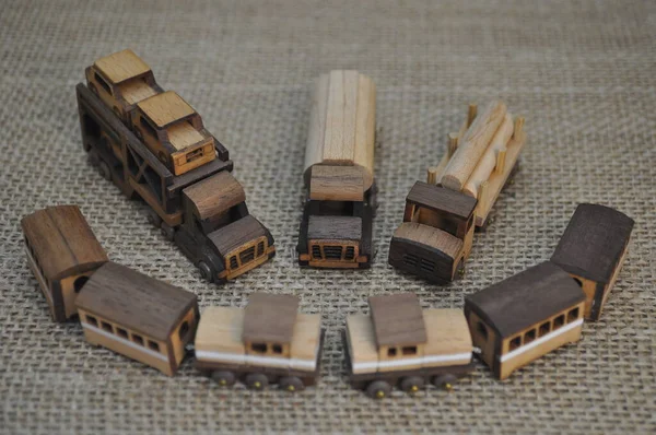 近距离拍摄用木料手工制作的小型木制模型的创造性照片 也被称为 — 图库照片