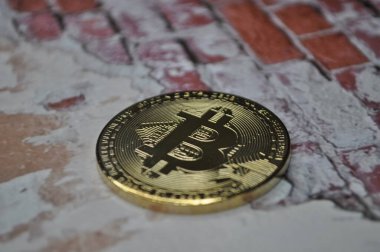 Altın ve gümüşün makro görüntüsü Bitcoin sembollü parlak paralar