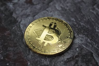 Altın ve gümüşün makro görüntüsü Bitcoin sembollü parlak paralar