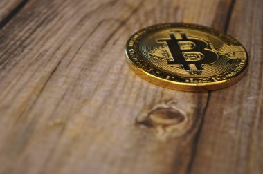 Altın ve gümüşün makro görüntüsü Bitcoin sembollü parlak paralar