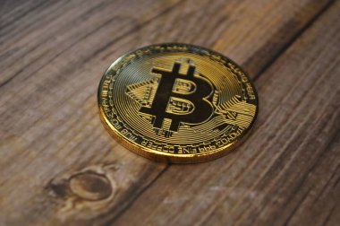 Altın ve gümüşün makro görüntüsü Bitcoin sembollü parlak paralar