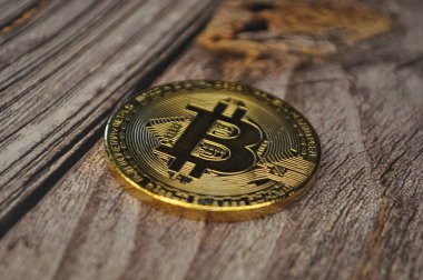 Altın ve gümüşün makro görüntüsü Bitcoin sembollü parlak paralar