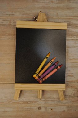 Kalem ve pastel kalemlerin yaratıcı düzenlemeleri