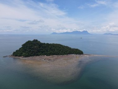 Malezya 'nın Borneo Adası' ndaki pek çok kişi tarafından keşfedilmemiş Satang Adası 'nın Gizemli Cenneti.