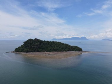 Malezya 'nın Borneo Adası' ndaki pek çok kişi tarafından keşfedilmemiş Satang Adası 'nın Gizemli Cenneti.