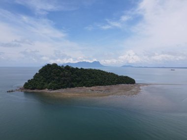 Malezya 'nın Borneo Adası' ndaki pek çok kişi tarafından keşfedilmemiş Satang Adası 'nın Gizemli Cenneti.