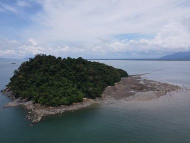 Malezya 'nın Borneo Adası' ndaki pek çok kişi tarafından keşfedilmemiş Satang Adası 'nın Gizemli Cenneti.
