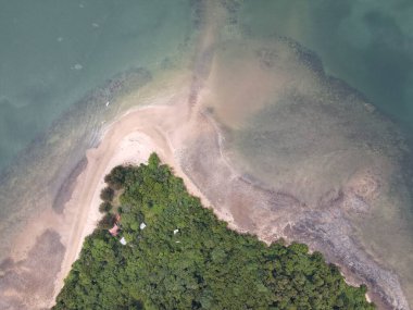 Malezya 'nın Borneo Adası' ndaki pek çok kişi tarafından keşfedilmemiş Satang Adası 'nın Gizemli Cenneti.