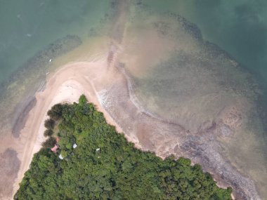 Malezya 'nın Borneo Adası' ndaki pek çok kişi tarafından keşfedilmemiş Satang Adası 'nın Gizemli Cenneti.
