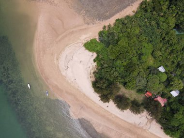 Malezya 'nın Borneo Adası' ndaki pek çok kişi tarafından keşfedilmemiş Satang Adası 'nın Gizemli Cenneti.