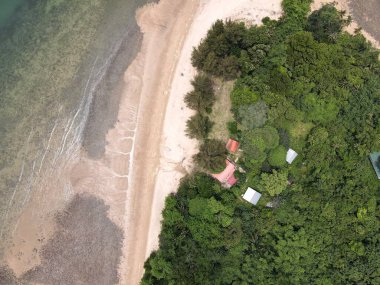 Malezya 'nın Borneo Adası' ndaki pek çok kişi tarafından keşfedilmemiş Satang Adası 'nın Gizemli Cenneti.