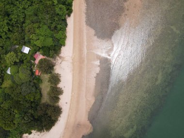 Malezya 'nın Borneo Adası' ndaki pek çok kişi tarafından keşfedilmemiş Satang Adası 'nın Gizemli Cenneti.