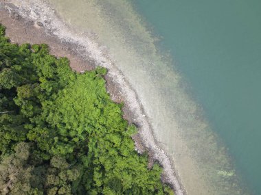 Malezya 'nın Borneo Adası' ndaki pek çok kişi tarafından keşfedilmemiş Satang Adası 'nın Gizemli Cenneti.