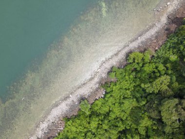 Malezya 'nın Borneo Adası' ndaki pek çok kişi tarafından keşfedilmemiş Satang Adası 'nın Gizemli Cenneti.