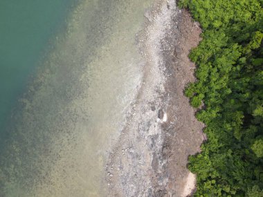 Malezya 'nın Borneo Adası' ndaki pek çok kişi tarafından keşfedilmemiş Satang Adası 'nın Gizemli Cenneti.
