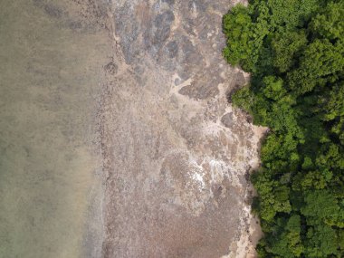 Malezya 'nın Borneo Adası' ndaki pek çok kişi tarafından keşfedilmemiş Satang Adası 'nın Gizemli Cenneti.