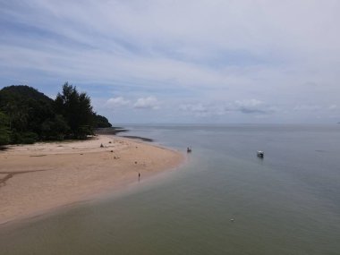 Malezya 'nın Borneo Adası' ndaki pek çok kişi tarafından keşfedilmemiş Satang Adası 'nın Gizemli Cenneti.