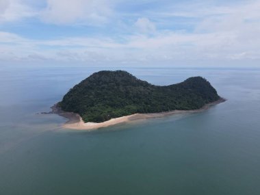 Malezya 'nın Borneo Adası' ndaki pek çok kişi tarafından keşfedilmemiş Satang Adası 'nın Gizemli Cenneti.