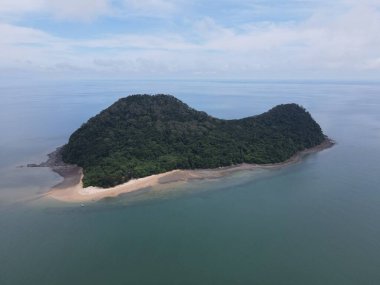 Malezya 'nın Borneo Adası' ndaki pek çok kişi tarafından keşfedilmemiş Satang Adası 'nın Gizemli Cenneti.