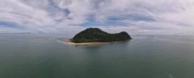 Malezya 'nın Borneo Adası' ndaki pek çok kişi tarafından keşfedilmemiş Satang Adası 'nın Gizemli Cenneti.