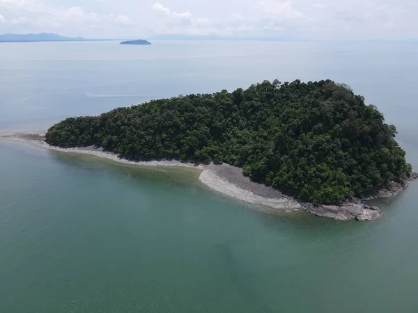 Malezya 'nın Borneo Adası' ndaki pek çok kişi tarafından keşfedilmemiş Satang Adası 'nın Gizemli Cenneti.