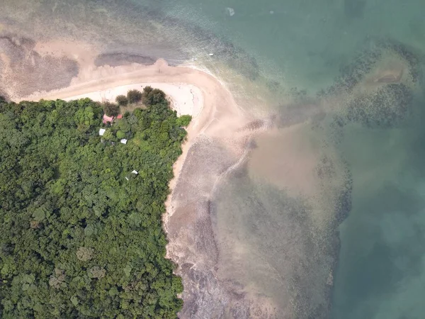 Malezya 'nın Borneo Adası' ndaki pek çok kişi tarafından keşfedilmemiş Satang Adası 'nın Gizemli Cenneti.