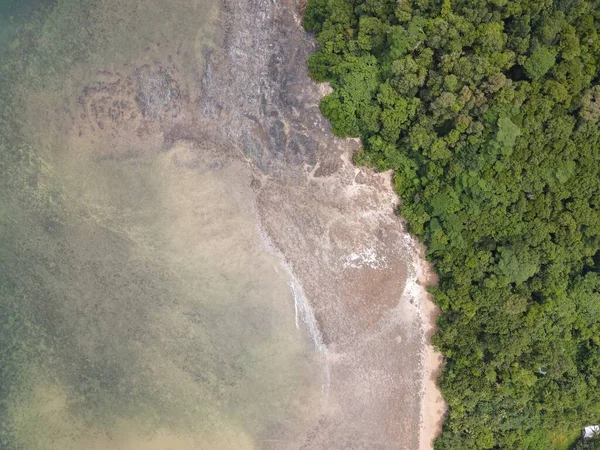 Malezya 'nın Borneo Adası' ndaki pek çok kişi tarafından keşfedilmemiş Satang Adası 'nın Gizemli Cenneti.