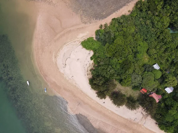 Malezya 'nın Borneo Adası' ndaki pek çok kişi tarafından keşfedilmemiş Satang Adası 'nın Gizemli Cenneti.