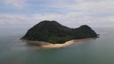 Malezya 'nın Borneo Adası' ndaki pek çok kişi tarafından keşfedilmemiş Satang Adası 'nın Gizemli Cenneti.