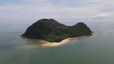 Malezya 'nın Borneo Adası' ndaki pek çok kişi tarafından keşfedilmemiş Satang Adası 'nın Gizemli Cenneti.