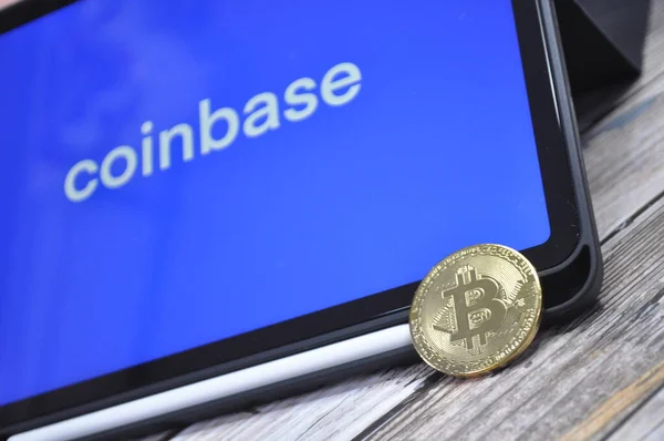 Altın ve gümüşün makro görüntüsü Bitcoin sembollü parlak paralar