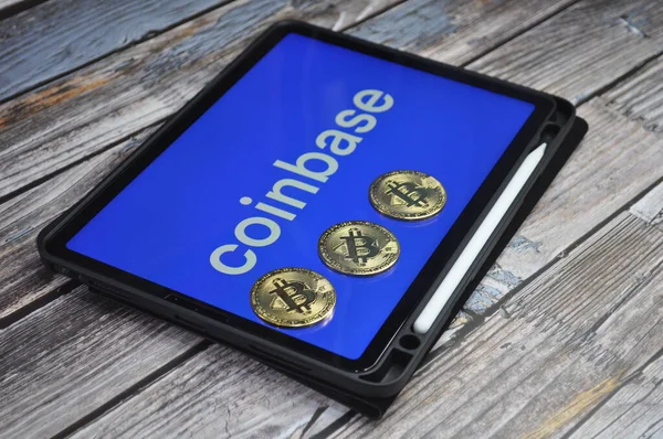 Makroansicht Der Gold Und Silberfarbenen Glänzenden Münzen Mit Bitcoin Symbol — Stockfoto